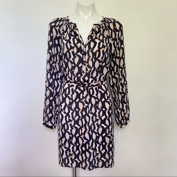 Banana Republic Dresses & Skirts - Banana Republic Light Weight Long Sleeve Dress